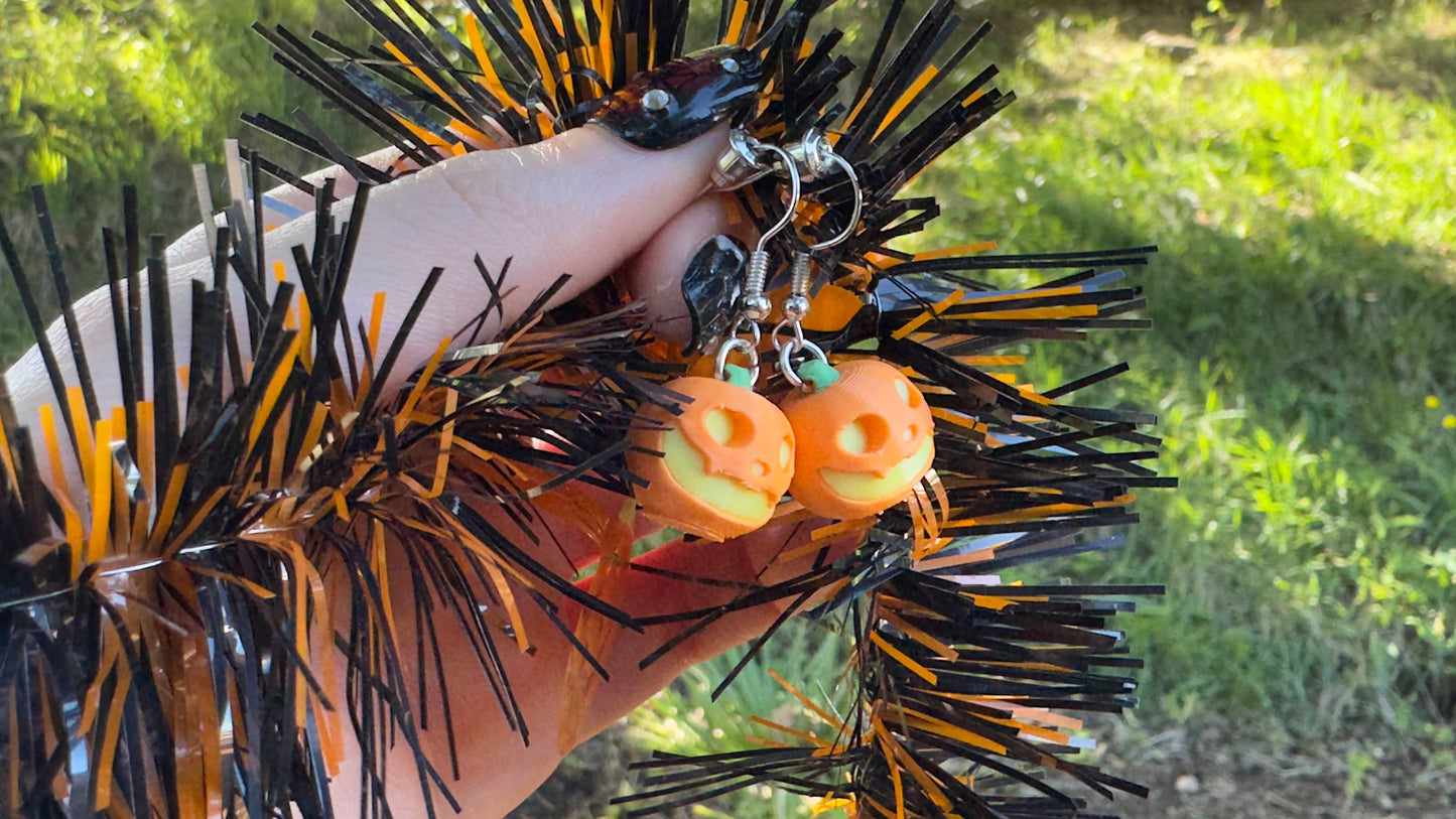 Pendientes de Calabaza que Brillan en la Oscuridad – Impresión 3D, Naranjas con Huecos Amarillos y Tallo Verde, Accesorios de Halloween