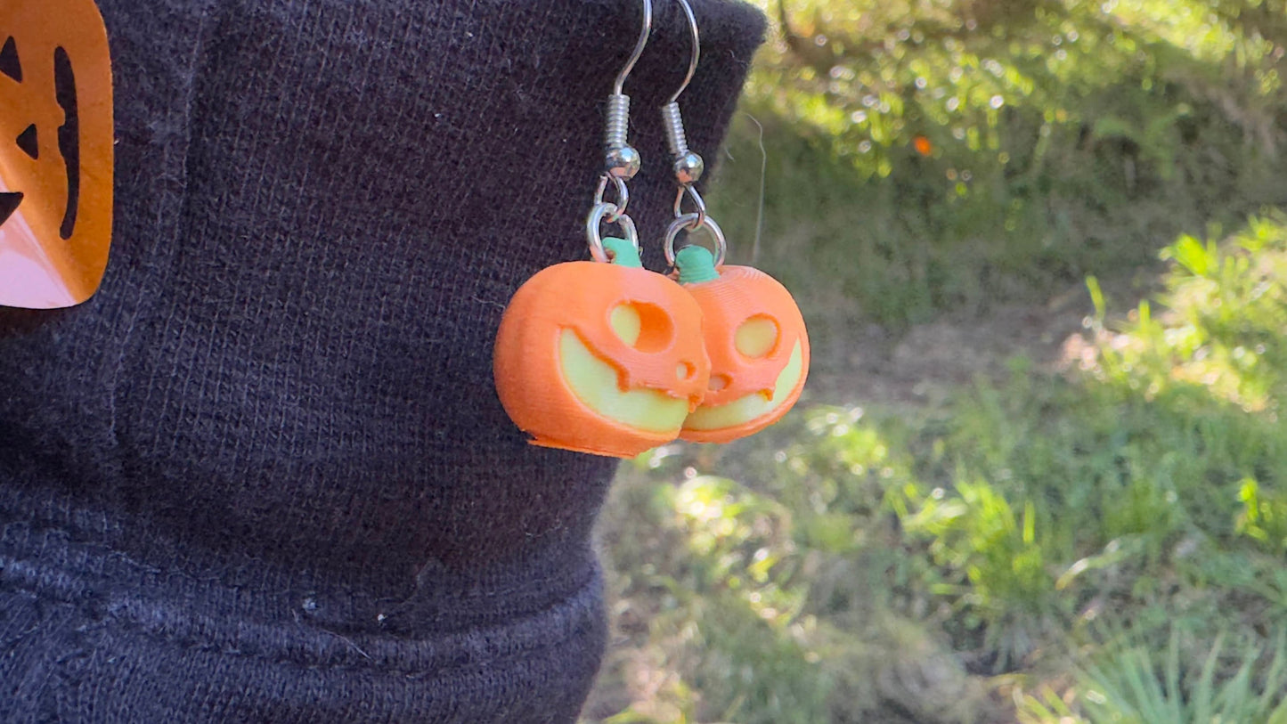 Pendientes de Calabaza que Brillan en la Oscuridad – Impresión 3D, Naranjas con Huecos Amarillos y Tallo Verde, Accesorios de Halloween
