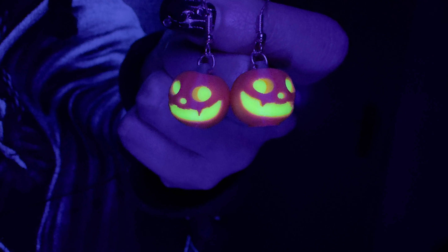 Pendientes de Calabaza que Brillan en la Oscuridad – Impresión 3D, Naranjas con Huecos Amarillos y Tallo Verde, Accesorios de Halloween