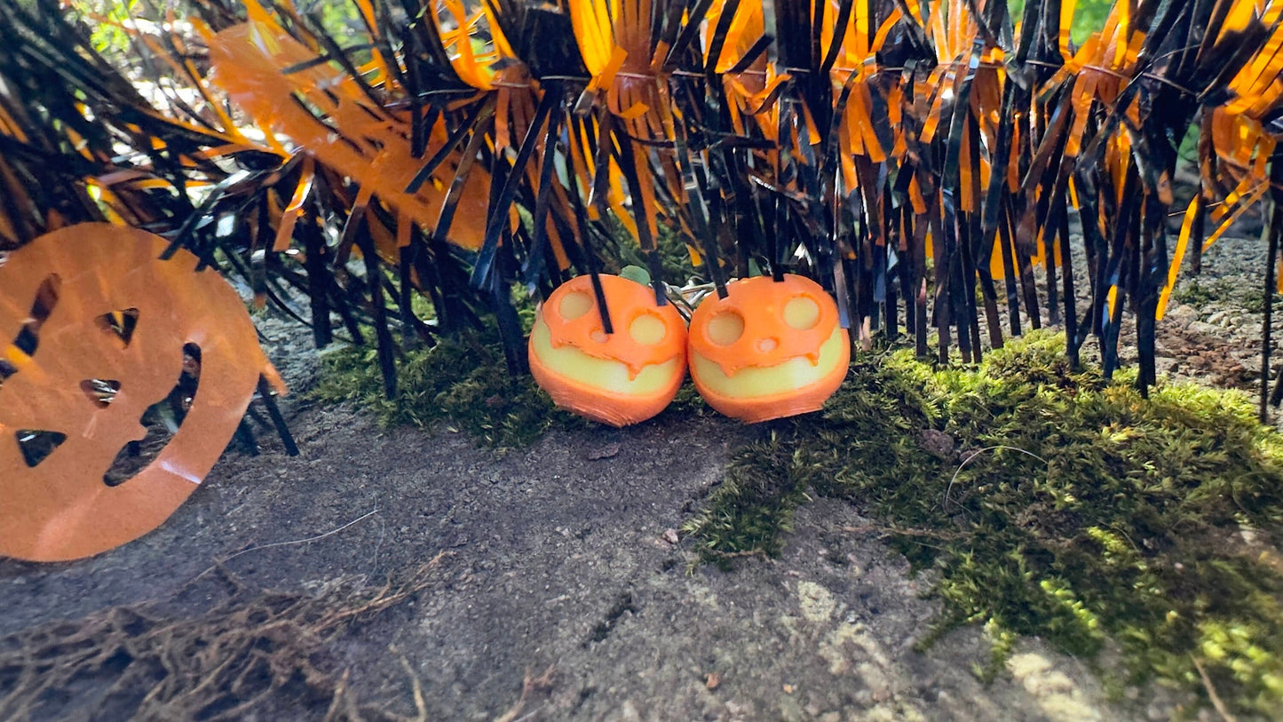 Pendientes de Calabaza que Brillan en la Oscuridad – Impresión 3D, Naranjas con Huecos Amarillos y Tallo Verde, Accesorios de Halloween