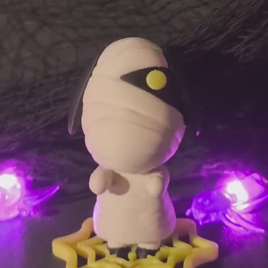 Vídeo de la figura Pupas impresa en 3D, vista desde varios ángulos